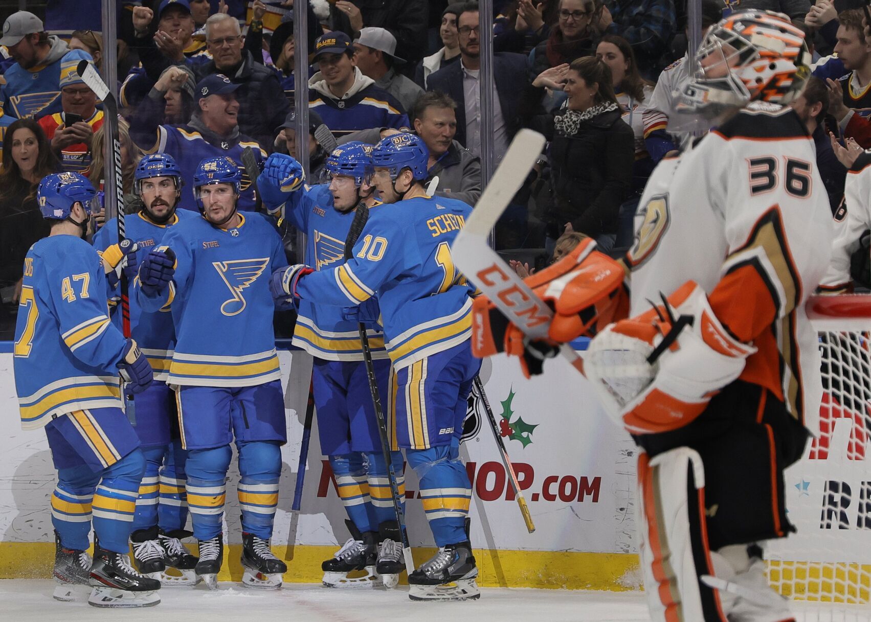 Blues 6, Ducks 2